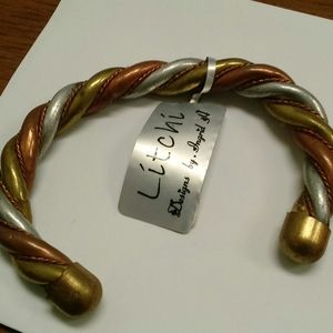 NWT Bracelet Litchi